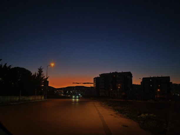 日落与灯光图片下载