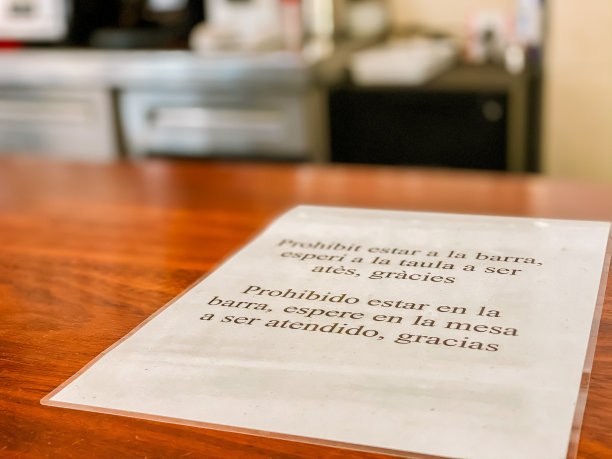 作为Covid-19预防措施的标识图片下载