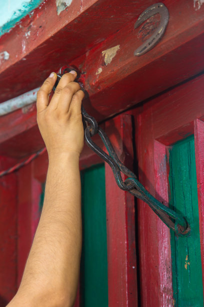 女手关上村门图片下载