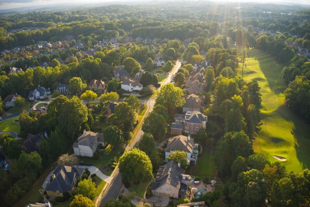亚特兰大高档郊区的全景鸟瞰图图片下载