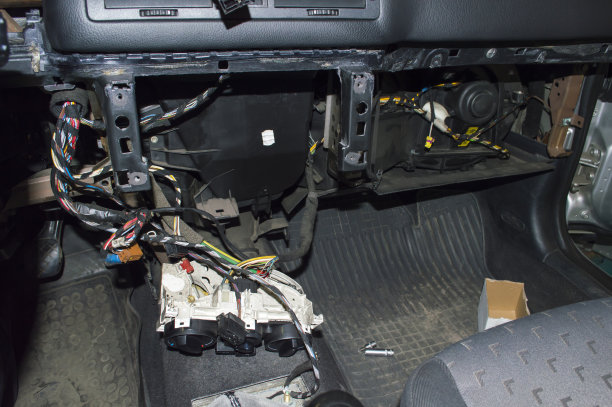 中控台被移走的车图片下载