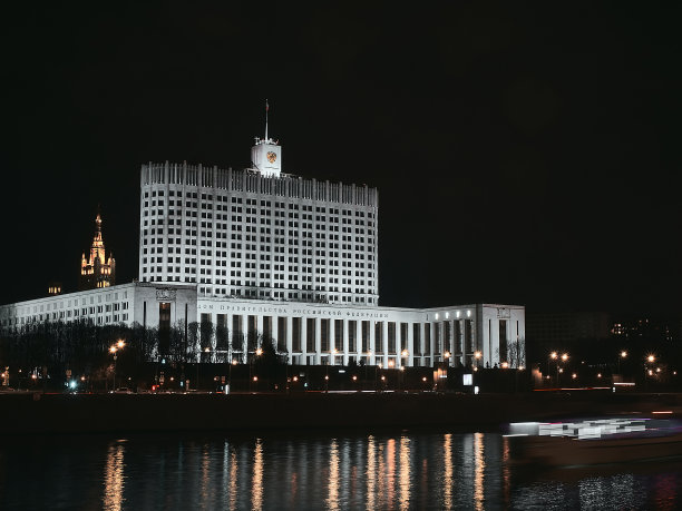俄罗斯联邦政府的房子在晚上。莫斯科,俄罗斯图片下载