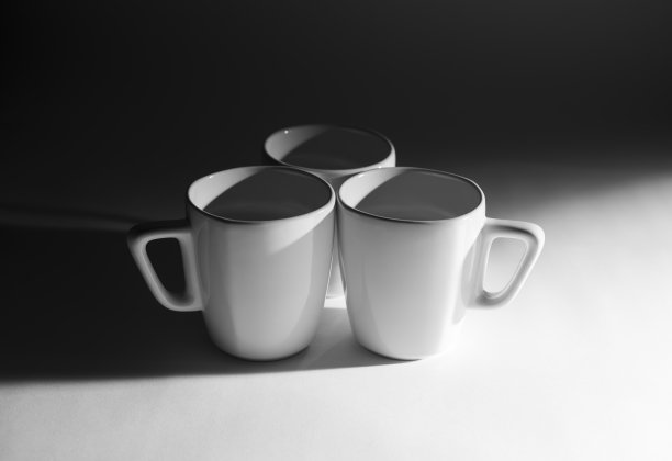 三个空杯子图片下载