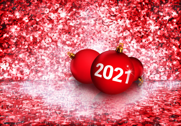 闪亮的装饰新年快乐的红色亮片与新年的玩具。闪闪发光的背景，横幅，海报为即将到来的2021年。侧视图，拷贝空间图片下载