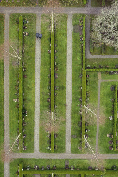 从上面看墓地的小路图片下载