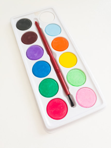 盒子里的水彩颜料图片下载