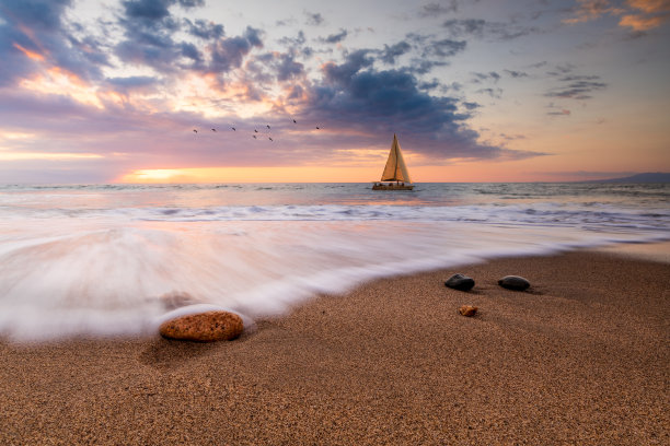 日落远洋帆船图片下载