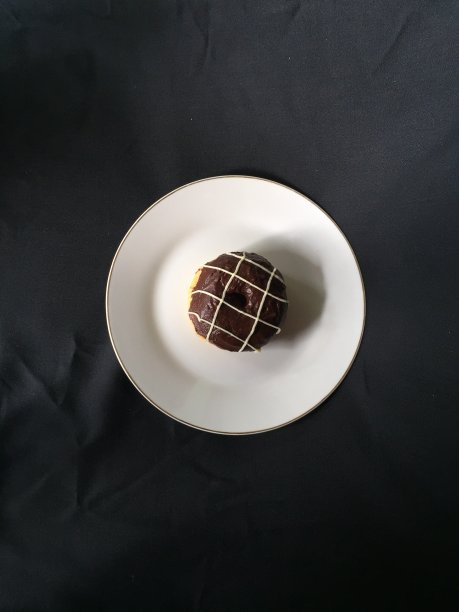 奶油夹心巧克力甜甜圈图片下载