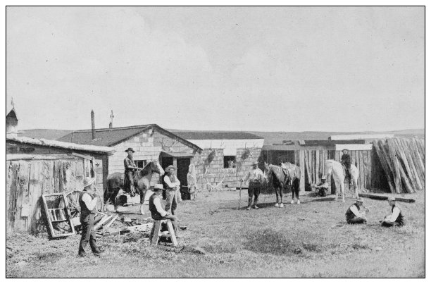 美国古董黑白照片:牛仔之家图片下载