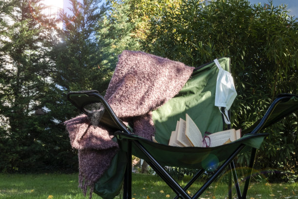 后院居家隔离：新常态生活图片下载