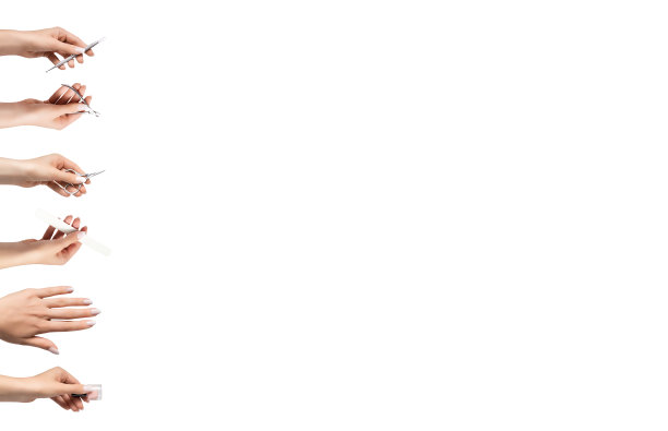 修指甲主题框架。女性手持修指甲工具，指甲油瓶子。女性手与白色指甲设计。图片下载