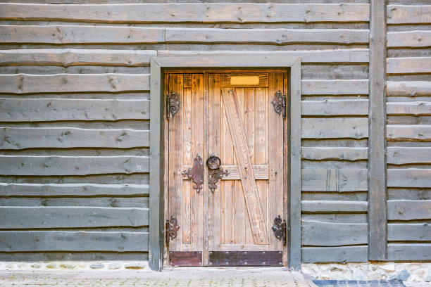 老木屋的门。图片下载