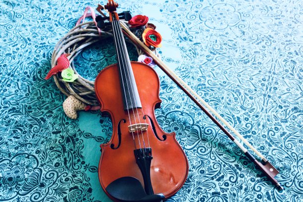 小提琴、小提琴、中提琴图片下载