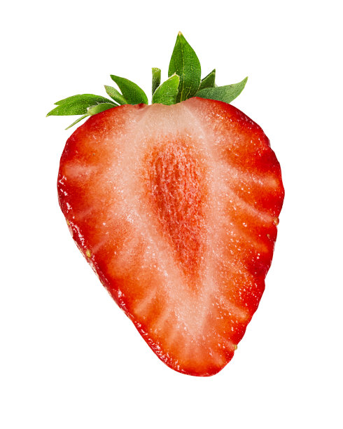 在白色背景上分离的一半草莓图片下载