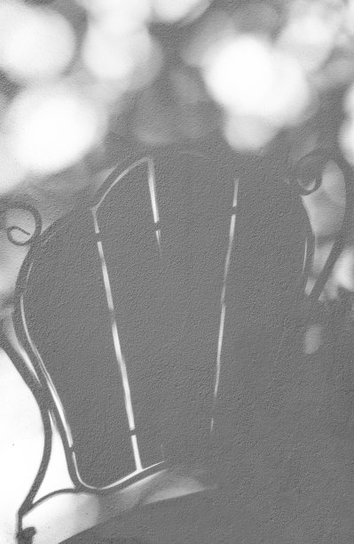 图形资源。椅子背在墙上的倒影。图片下载