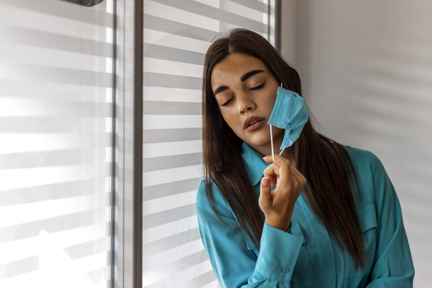 我不想再穿这个了!图片下载