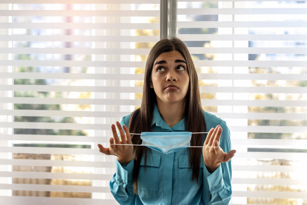 我不想再穿这个了!图片下载