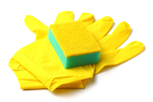 家用手套和厨房海绵，特写，白色背景，概念清洁。图片下载