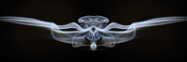 彩色抽象烟雾漩涡的黑色背景图片下载