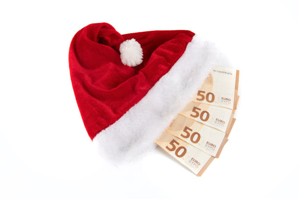 圣诞老人的帽子和欧元钞票上的白色背景图片下载