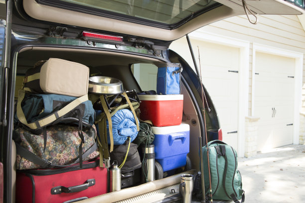 野营度假旅行的打包车辆。图片下载