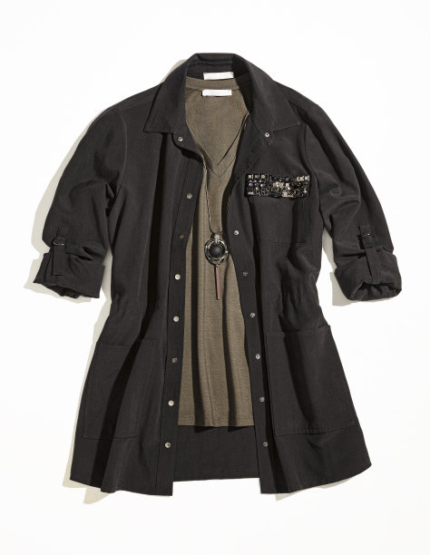 时尚的衬衫与t恤孤立在白色背景图片下载