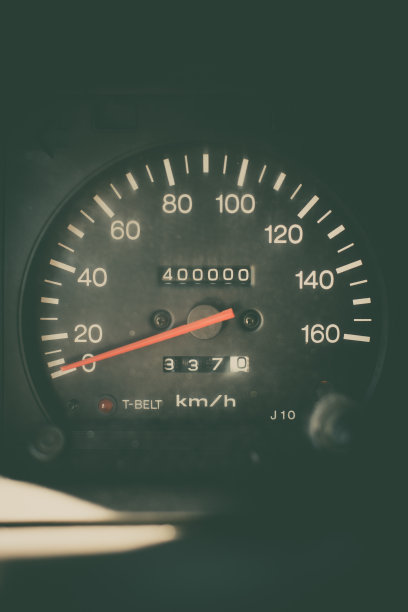 老式汽车里程表和里程表图片下载