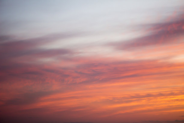 夕阳下的天空被染成橙色作为背景材料的照片图片下载