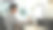 平面设计师或摄影师的侧视图是在他的工作空间使用图形表修饰照片。图片下载