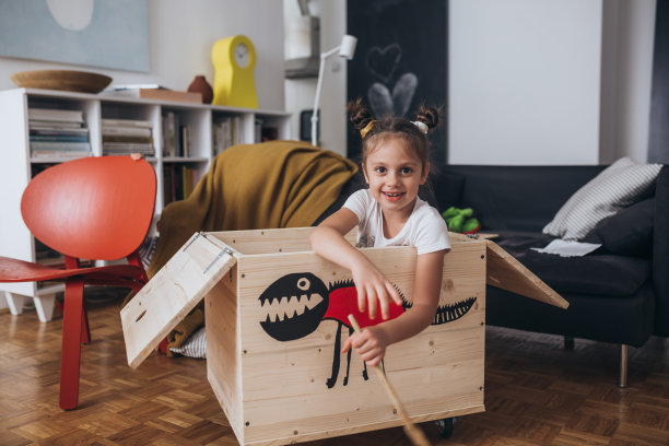 孩子们在家玩图片下载