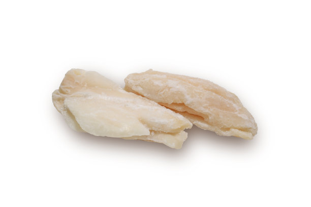 白色背景下的冷冻鳕鱼片图片下载