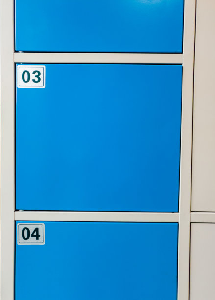 更衣室的储物柜图片下载