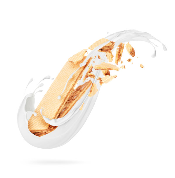 碎香草华夫饼在牛奶溅，孤立在白色背景图片下载