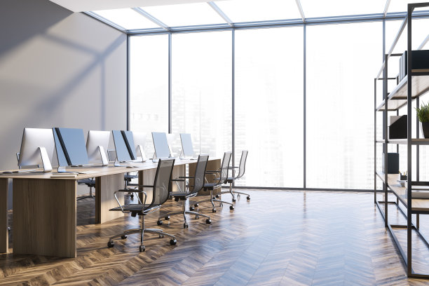 桌子在灰色的开放空间办公角落图片下载