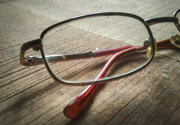 旧眼镜图片下载