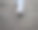 小女孩走在街上图片下载