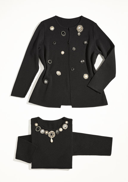 白色背景上孤立的时尚开襟羊毛衫图片下载