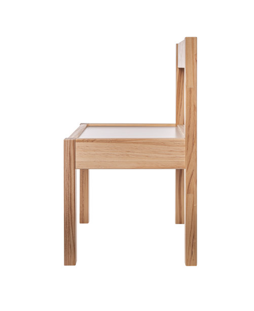 木椅孤立在白色背景上。图片下载