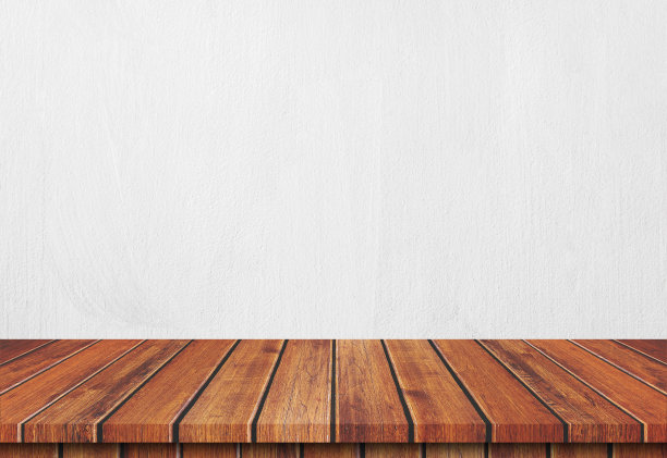 白色混凝土背景上的空白木质桌面，产品展示模板图片下载