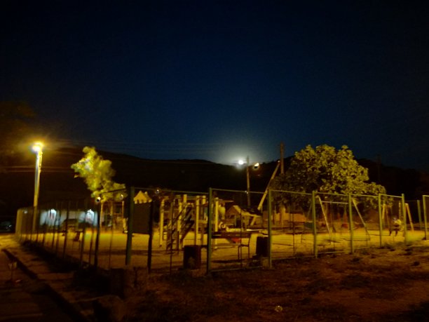 月亮上升图片下载