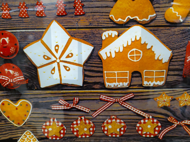 商店里有圣诞装饰品，节日特价商品图片下载