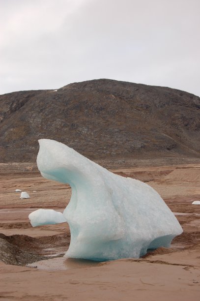 沙中的冰山II图片下载
