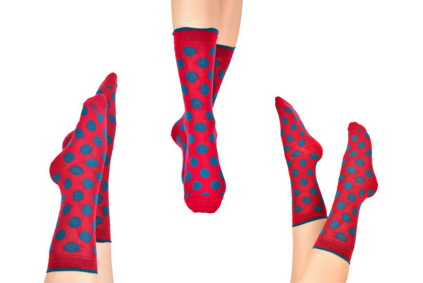 穿红袜子的女人被孤立在白色的背景上。前视图。图片下载