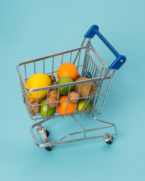 从上面看，购物车的蓝色背景上有水果图片下载