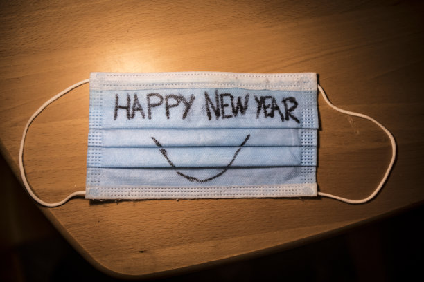 新年祝福语写在防护口罩上图片下载