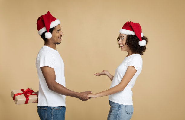 除夕送礼物，浪漫惊喜图片下载