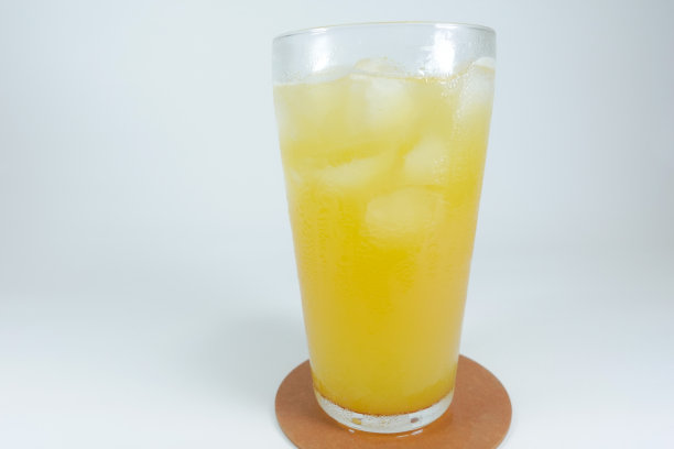 杯中的橙汁加冰图片下载
