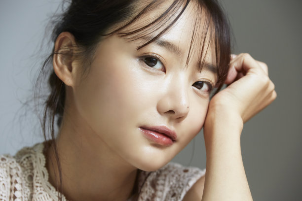 自然美丽的年轻亚洲女人肖像图片下载