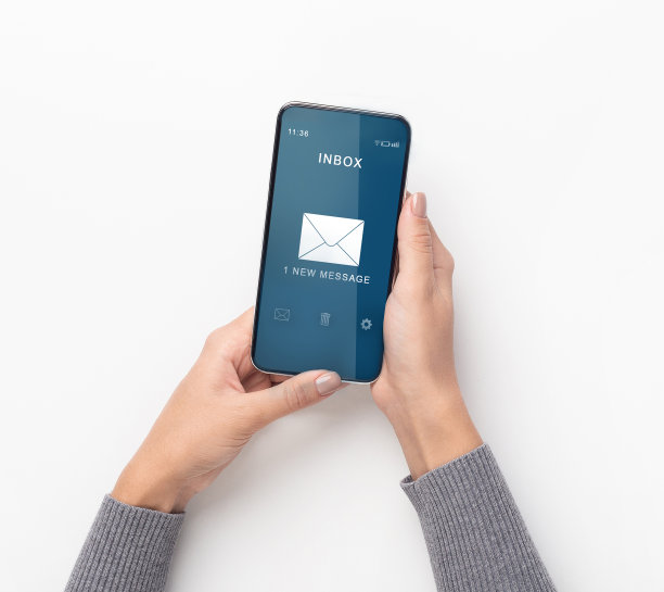 智能手机上的电子邮件通知，无法识别的女性短信，白色背景图片下载