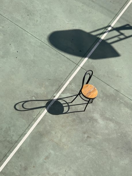 篮球场上的椅子图片下载